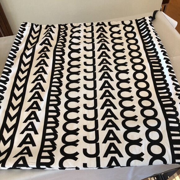 Marc Jacobs Size MEDUIM Leather Tote Bag - Picture 10 of 10